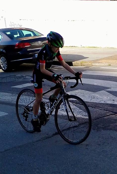 Txirrindulari gazteek erloju 74 1771856292814