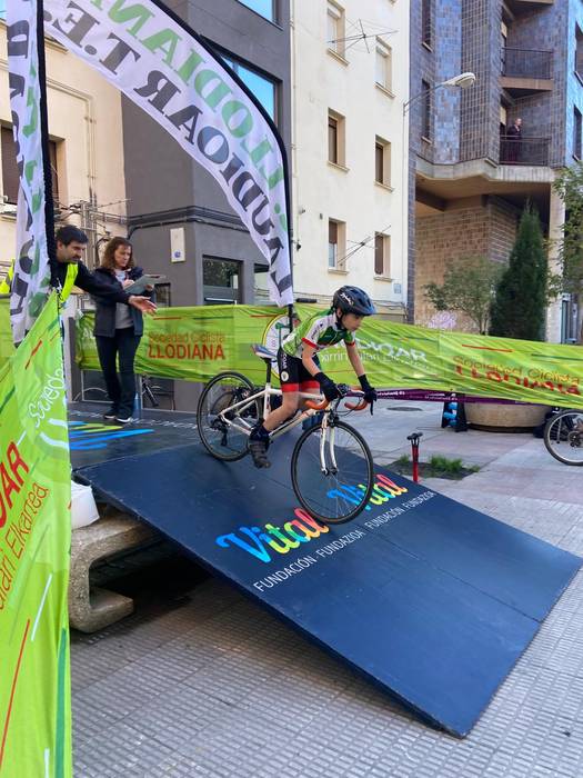 Txirrindulari gazteek erloju 18 1771856163224