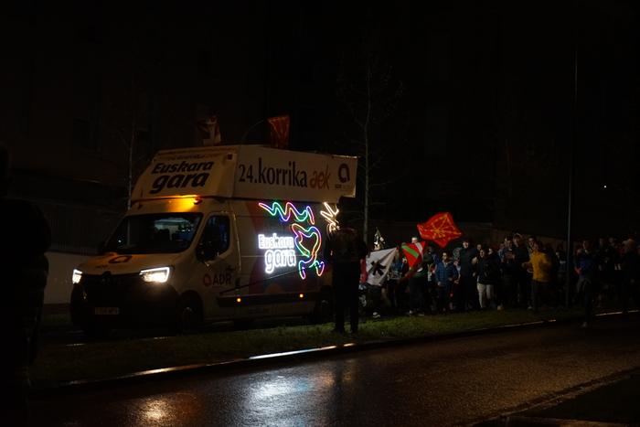 Ehunka lagun atera ditu Korr 40 1774597307526