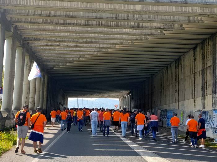 Tubos Reunidoseko bi langile 24 1776453840389