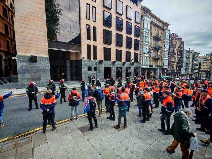 Bilboko kaleetara jo dute Tu 32 1776166151230