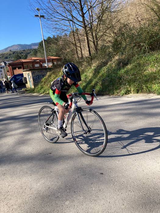 Txirrindulari gazteek erloju 63 1771856270201