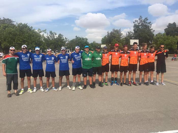 Zaku bete domina ekarri du A 7 1564129355315