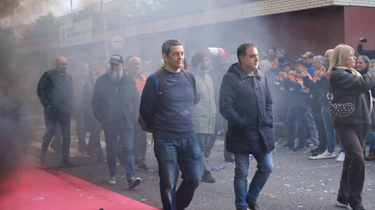 Batzarrean parte hartu nahi izan dutenak sartu dira jadanik Tubos Reunidoseko lantegian aparteko arazorik gabe