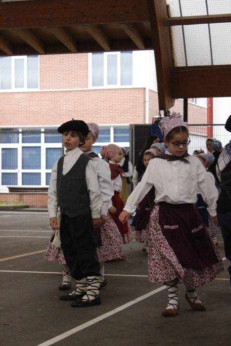 Dantzari Egunak herriguneko  84 1521468387391