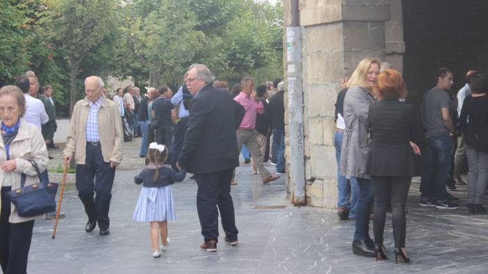 Hainbat alderdietako kideak  3 1500921916943