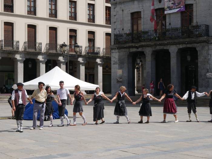 Ehunka lagun bildu dira Bera 139 1661377950944