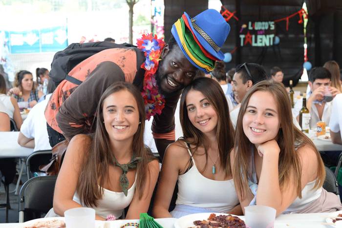 Aldai plaza txiki geratu da  78 1503894451398