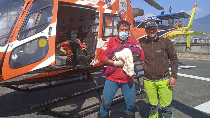 "Alex Txikon ez zen Manasluko tontorrera igo, baina emakume bati erditzen lagundu genion eta hori politagoa da"