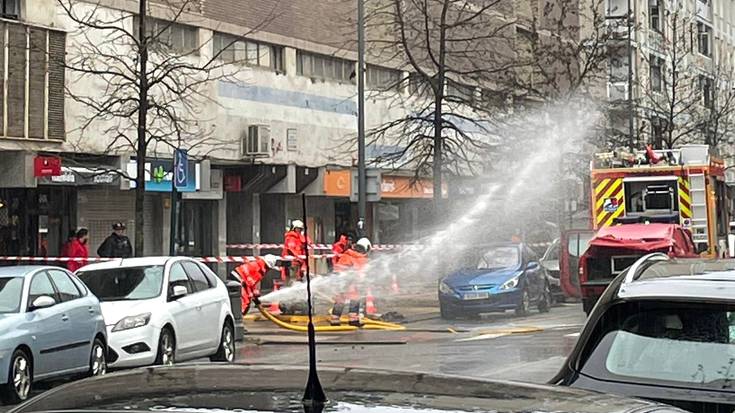 Estolda batek gainezka egin du eta Zumalakarregi etorbidea moztu dute