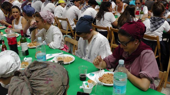 Dantza taldeak taldeak izan  137 1496055332744