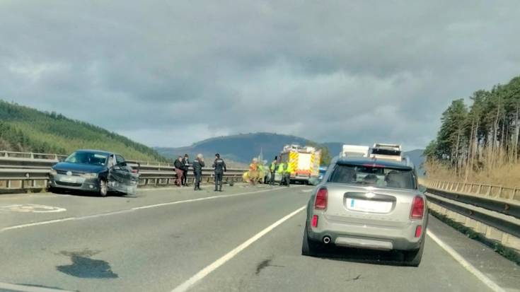 Auto istripua gertatu A-625 errepidean, Gardean