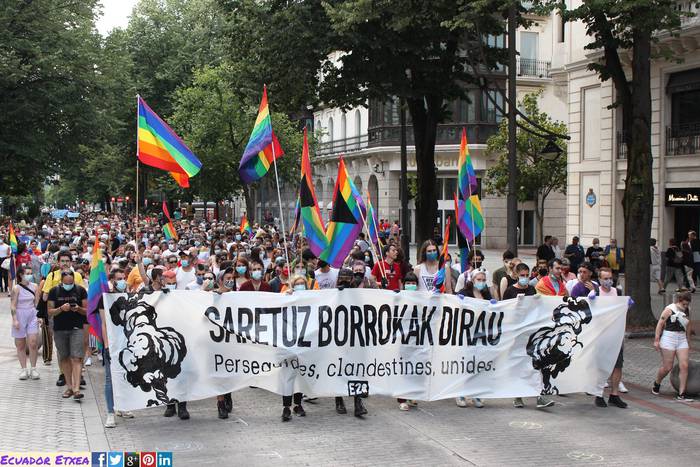 Yogurinha Borovaren lagunek homofobiaren inguruan hausnartu dute