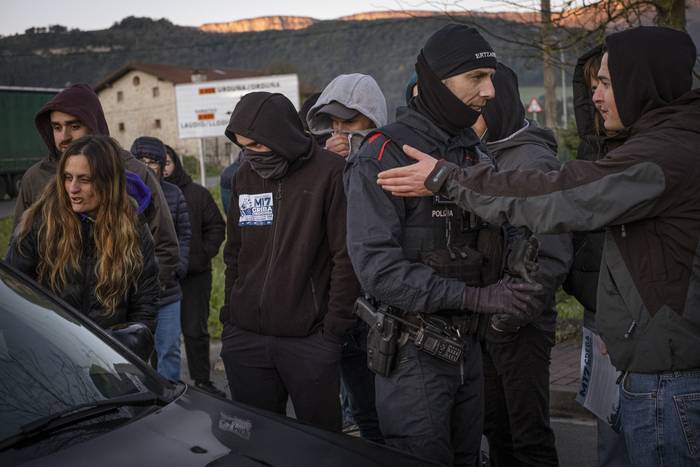 Jarraipen zabala ari du izat 84 1773748027758