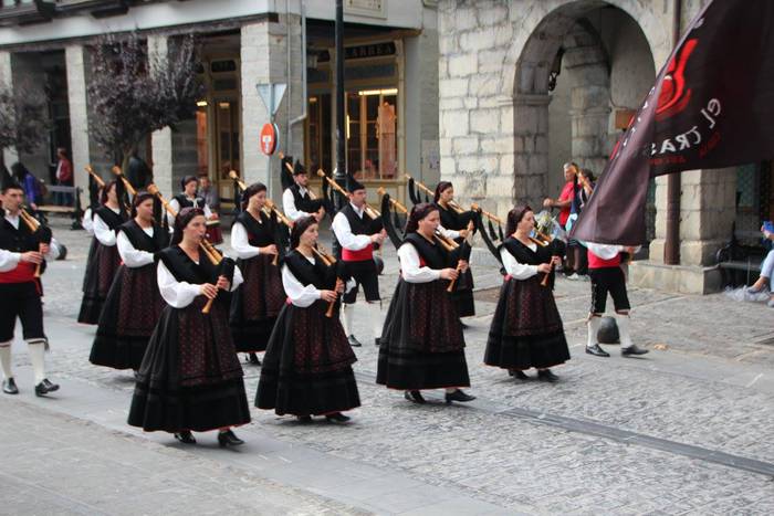 Folk doinuak eta marmitako t 12 1504428631039