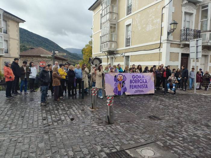 Dozenaka herritar batu dira  2 1761571441175