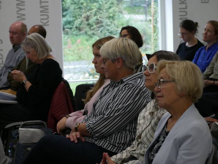 Eletik alera, Europako hizku 65 1759330618903