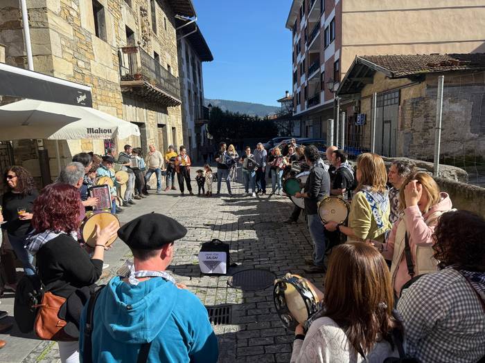 Trikitilari eta panderojole  8 1771781882491