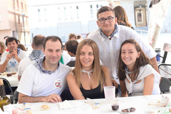 Aldai plaza txiki geratu da  143 1503895207362