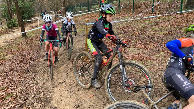 Zirkuitu gogorra izan zuten txirrindulari gazteek larunbatean Ellakurin