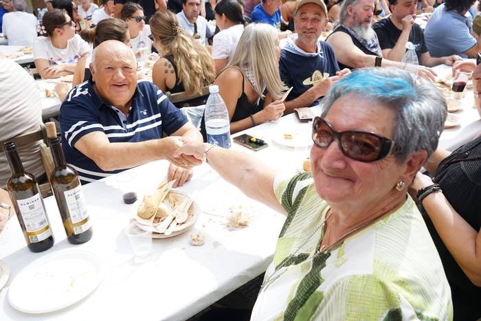 Ehunka lagun bildu ditu Lati 10 1758394267988