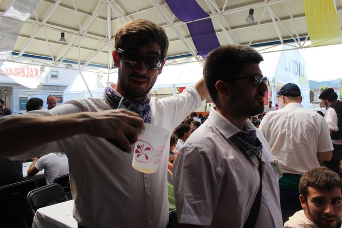 Aldai plaza txiki geratu da  18 1503586266047