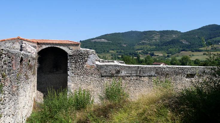 Urduñan harresia birgaitzeko obrek aurrera jarraitzen dute, eta argiztapenerako 3. fasea burutu da