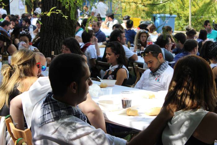 Sokatik tiraka itzuli dira j 41 1503500584562