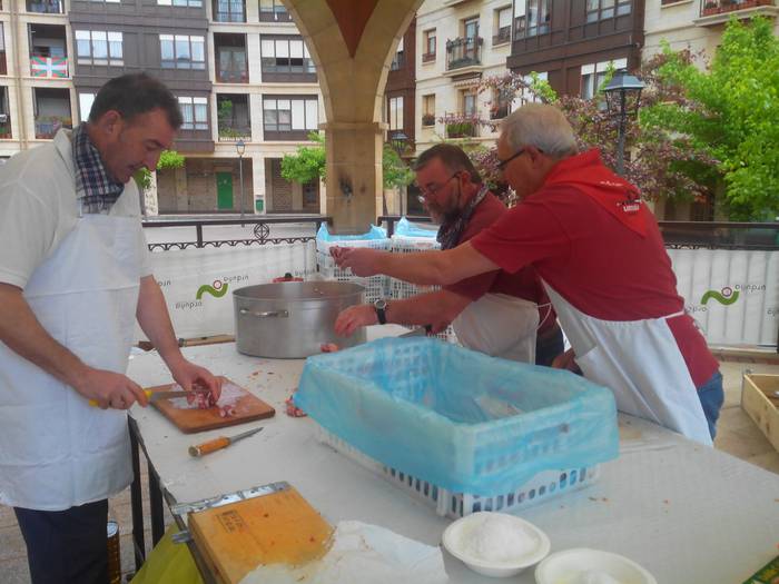 Jendetza eta giro ona nagusi 94 1494849719107