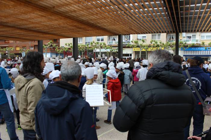 San Anton plazan egin dute u 12 1493306217561