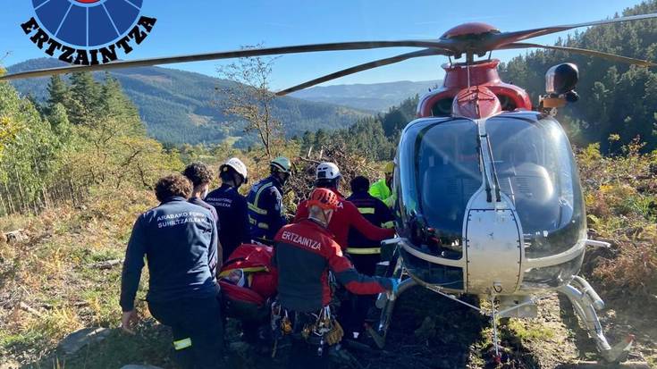 Ertzaintzak laguntza eskatu die herritarrei Luiaondon bi pertsona harrapatu zituen motor gidaria identifikatzeko