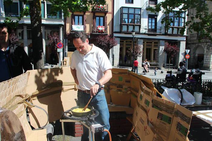 Otxomaioek jendez bete dute  12 1494233027108