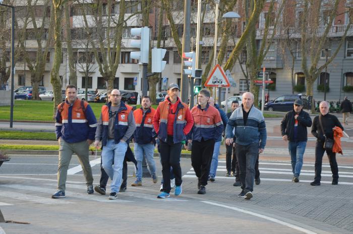 Tubos Reunidoseko langileek  5 1772101042992