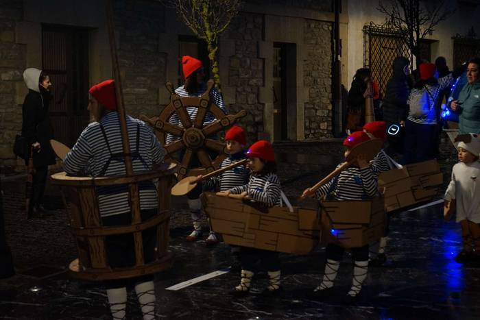 Irudimenez bete dituzte Amur 14 1771098548881