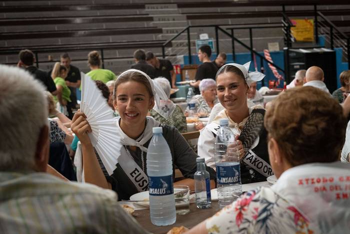 Haur eta nagusiak izan dira  77 1755092727751