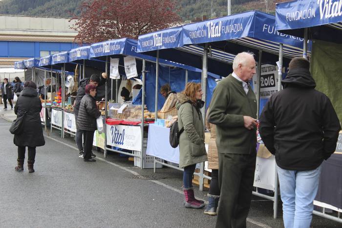 Baserri Azoka egin dute Okon 5 1521978643884