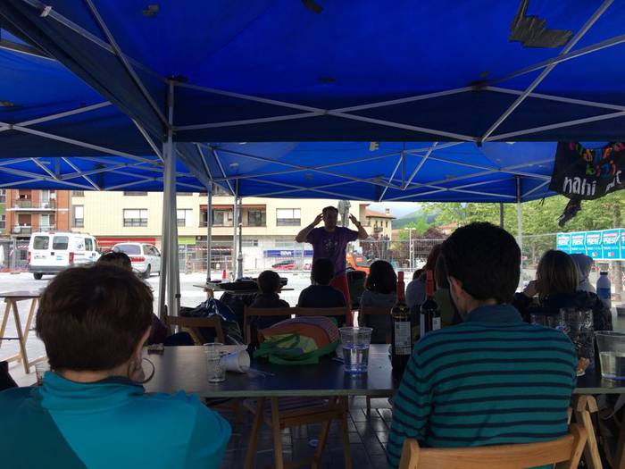 Ekintzaz eta aldarriz busti  15 1496596741476