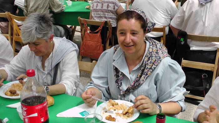 Dantza taldeak taldeak izan  148 1496055713080