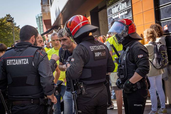 Aldundiaren bulegoak okupatu 11 1760702696865