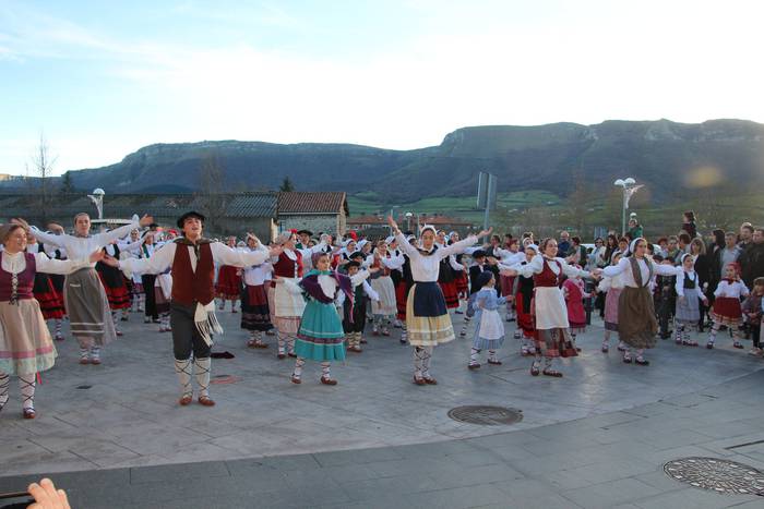 Harrera beroa egin diete Ole 64 1577262704785