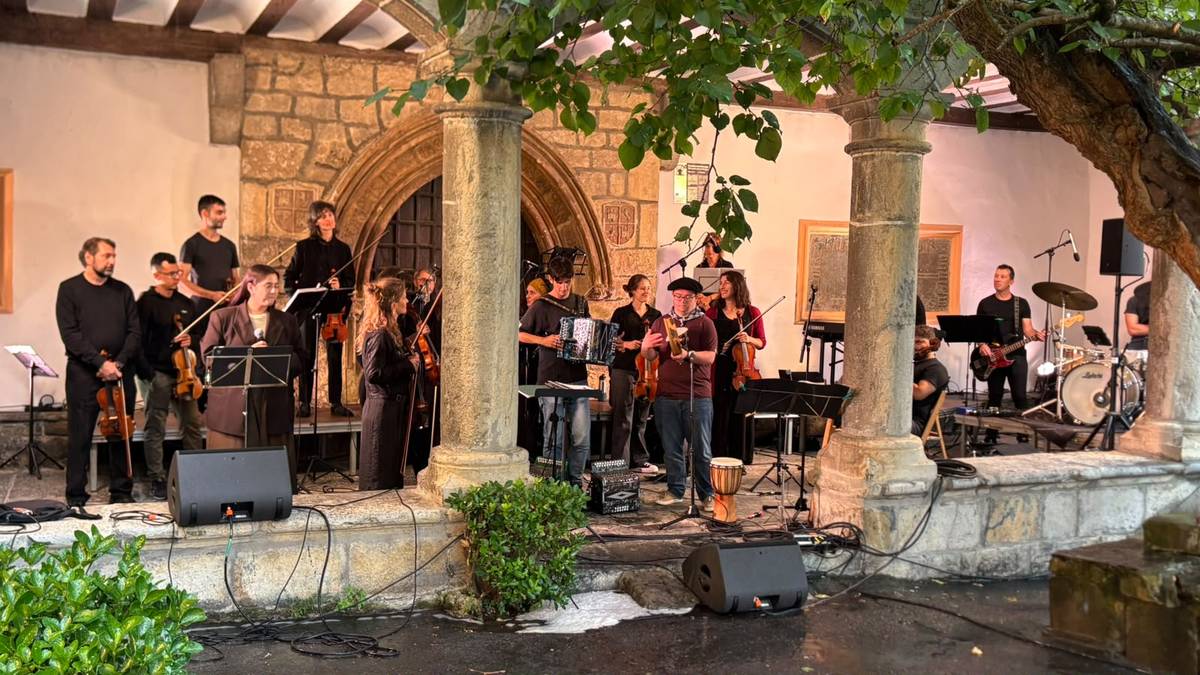 Kepa Junkera omenduta eta tokiko musikariei protagonismoa emanda igaro da Urmuga Aiaraldetik