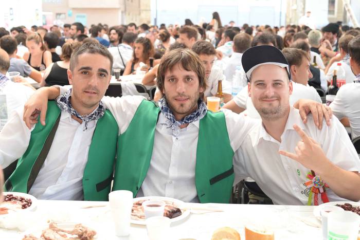 Aldai plaza txiki geratu da  68 1503894339351