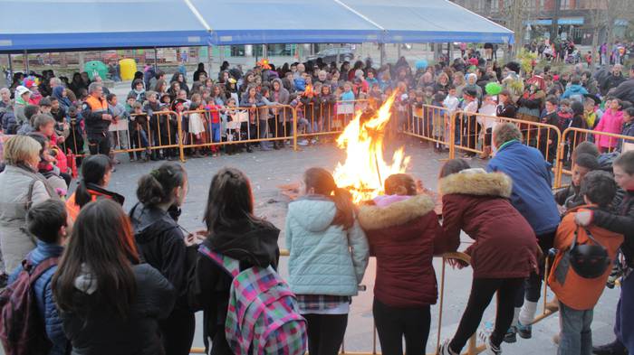 Suak agurtu zituen Aratustea 13 1488368889024