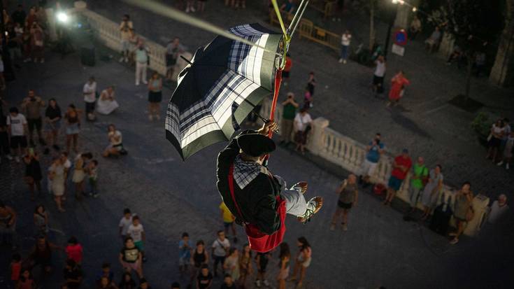 Kale Barriako jaiak alaitu ditu Morrilloiaren jaitsierak