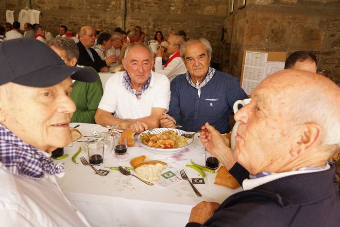 Ehunka kofrade bildu dira el 38 1756714040866