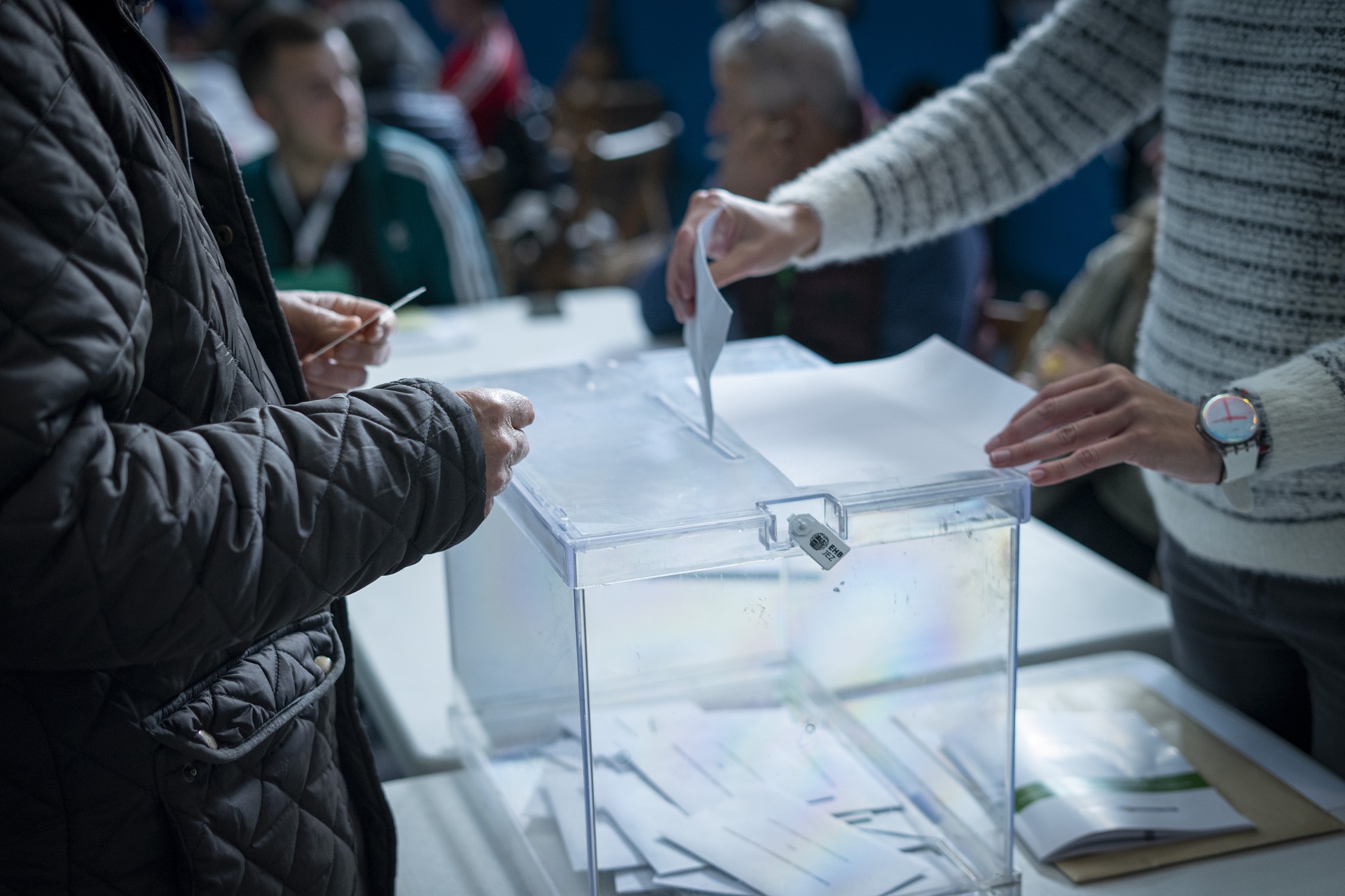 Zabaldu dituzte Eusko Legebiltzarrerako hauteskundeetako hautetsontziak