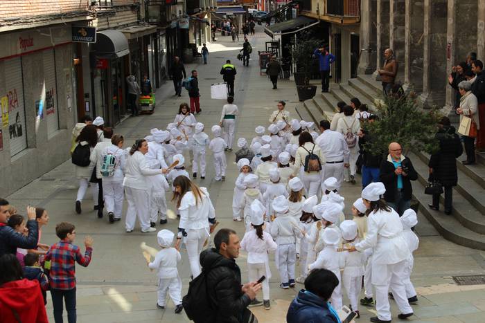 Ehunka umek jo dute danborra 5 1493310023601