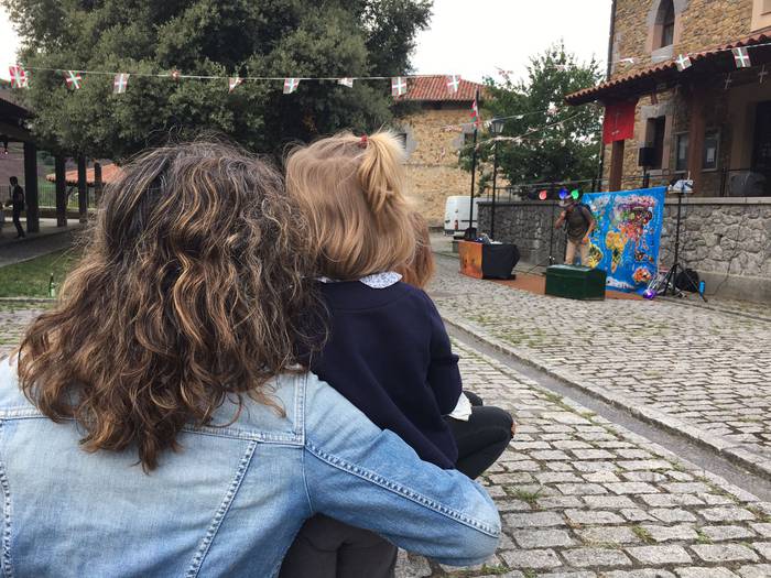 Auzokideez inguratuta piztu  5 1500054483865