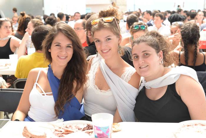 Aldai plaza txiki geratu da  54 1503894171589