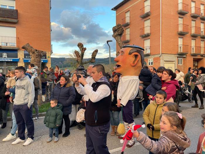 Kalejiran zeharkatu dute Amu 5 1766337551620